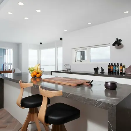 Ocean View Luxury In Apartment