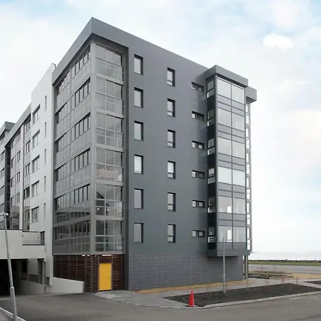 Ocean View Luxury In Reykjavík